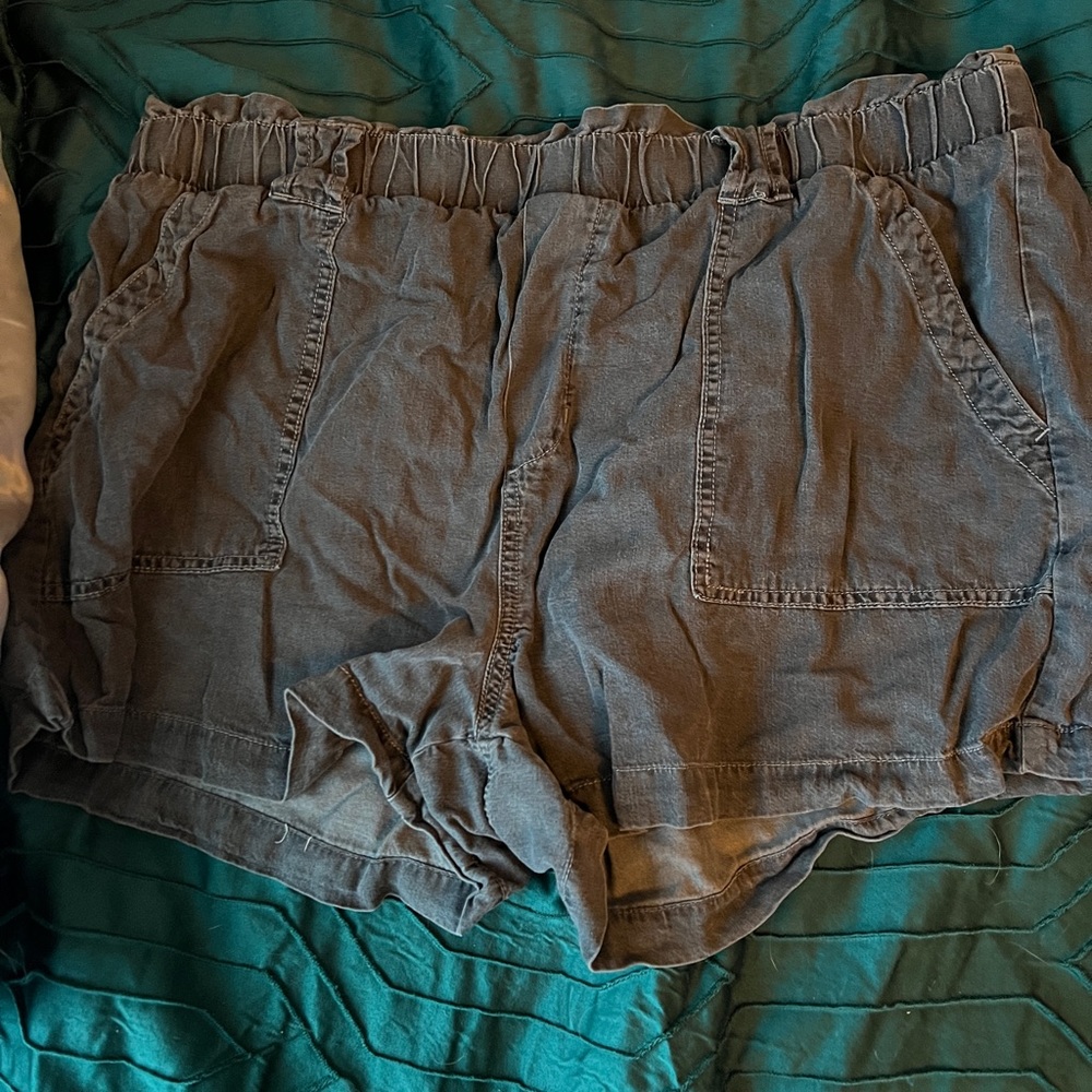 Grey shorts